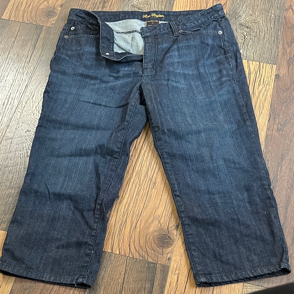 Ann Taylor Women’s size 12 Capri. Modern fit, Lindsay waist
